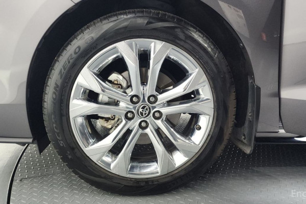 2023 Toyota Sienna с пробегом 49 958 км