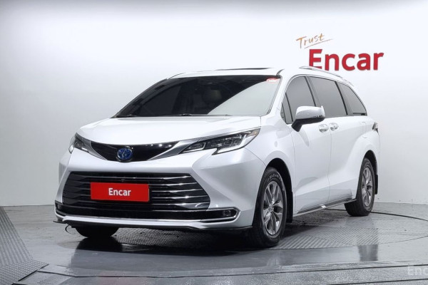 2023 Toyota Sienna с пробегом 50 454 км