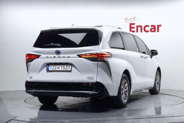 2023 Toyota Sienna с пробегом 50 454 км