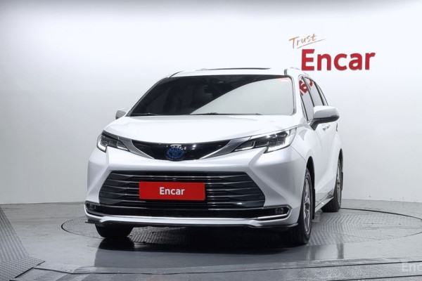 2023 Toyota Sienna с пробегом 50 454 км