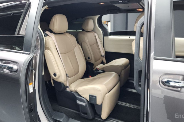 2023 Toyota Sienna с пробегом 73 551 км