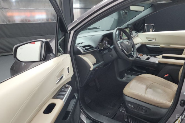 2023 Toyota Sienna с пробегом 49 958 км