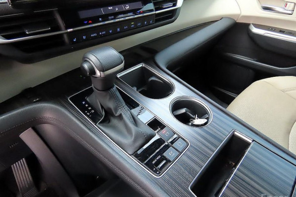 2023 Toyota Sienna с пробегом 17 857 км