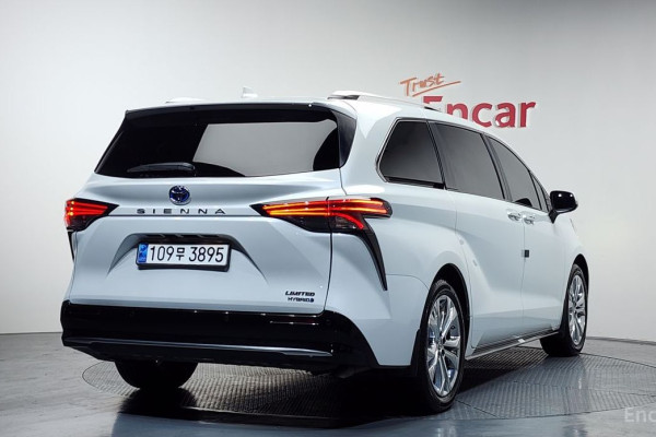 2023 Toyota Sienna с пробегом 44 673 км