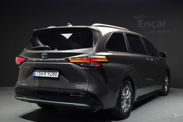 2023 Toyota Sienna с пробегом 57 063 км