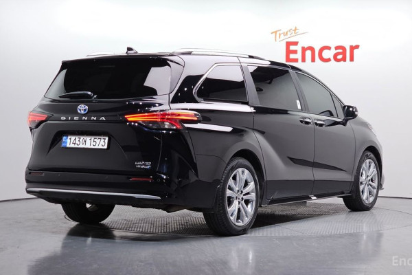 2023 Toyota Sienna с пробегом 72 609 км