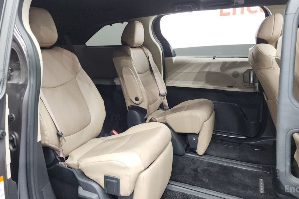 2023 Toyota Sienna с пробегом 49 958 км