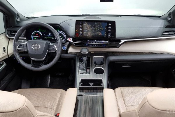 2023 Toyota Sienna с пробегом 50 454 км