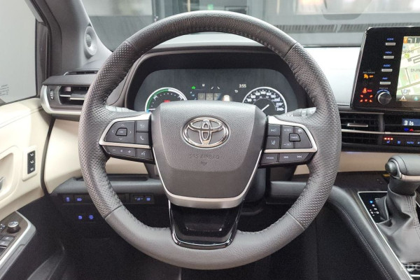 2023 Toyota Sienna с пробегом 49 958 км