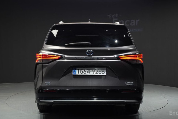 2023 Toyota Sienna с пробегом 57 063 км