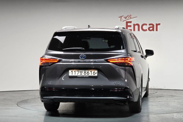 2023 Toyota Sienna с пробегом 54 651 км