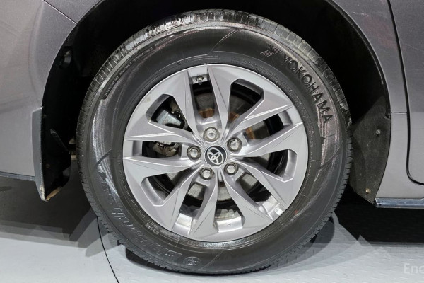 2023 Toyota Sienna с пробегом 57 063 км