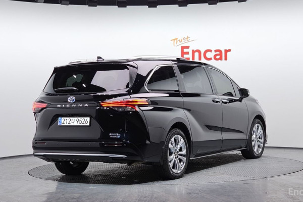 2023 Toyota Sienna с пробегом 46 242 км