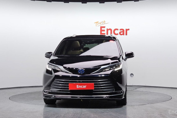 2023 Toyota Sienna с пробегом 46 242 км