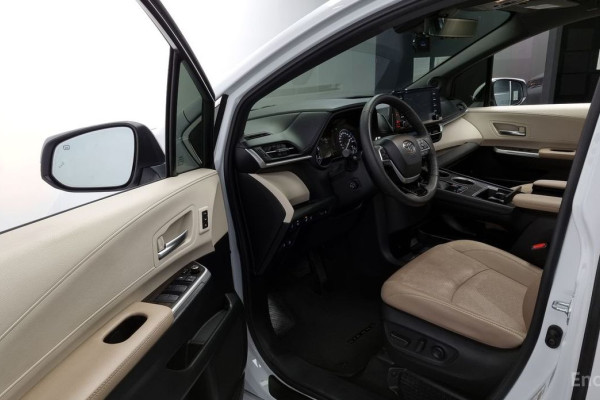 2023 Toyota Sienna с пробегом 50 454 км