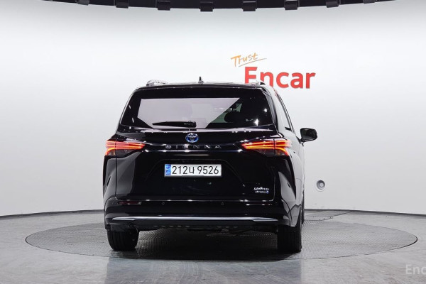 2023 Toyota Sienna с пробегом 46 242 км