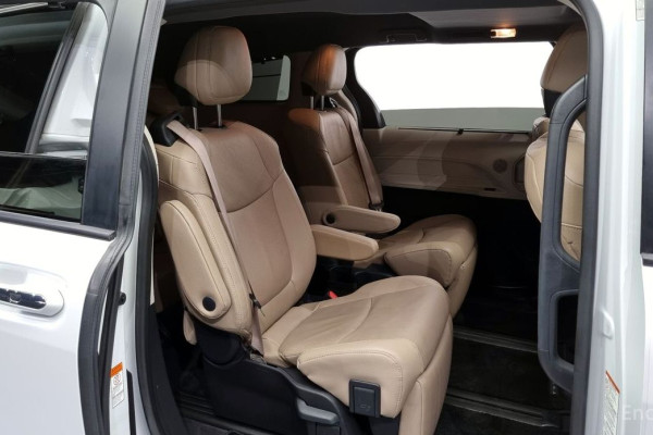 2023 Toyota Sienna с пробегом 50 454 км