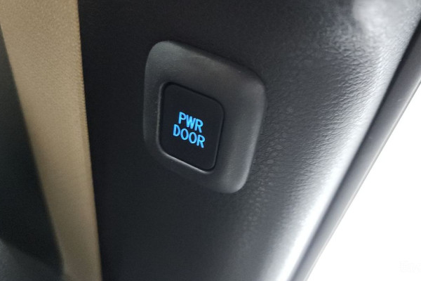 2023 Toyota Sienna с пробегом 49 958 км