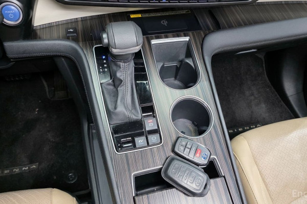 2023 Toyota Sienna с пробегом 57 063 км