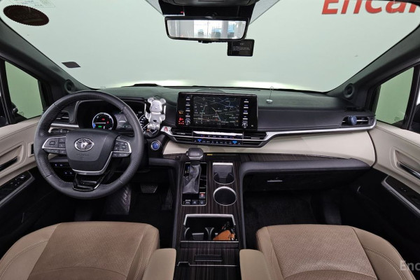 2023 Toyota Sienna с пробегом 46 242 км