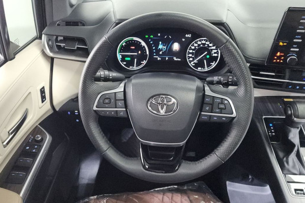 2023 Toyota Sienna с пробегом 44 673 км