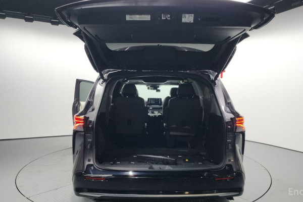 2023 Toyota Sienna с пробегом 49 958 км