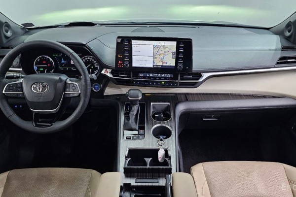 2023 Toyota Sienna с пробегом 72 609 км