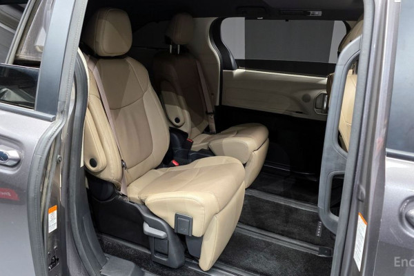 2023 Toyota Sienna с пробегом 57 063 км