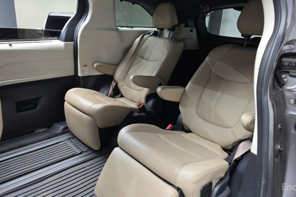 2023 Toyota Sienna с пробегом 54 651 км