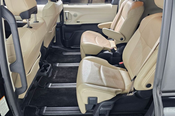 2023 Toyota Sienna с пробегом 72 609 км