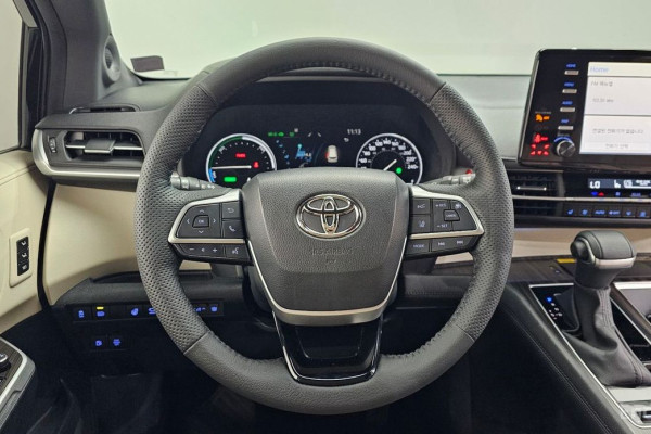 2023 Toyota Sienna с пробегом 72 609 км