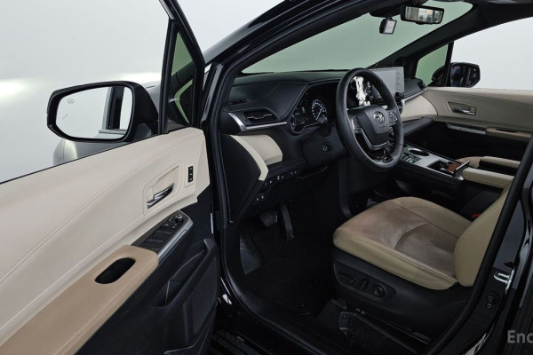 2023 Toyota Sienna с пробегом 46 242 км