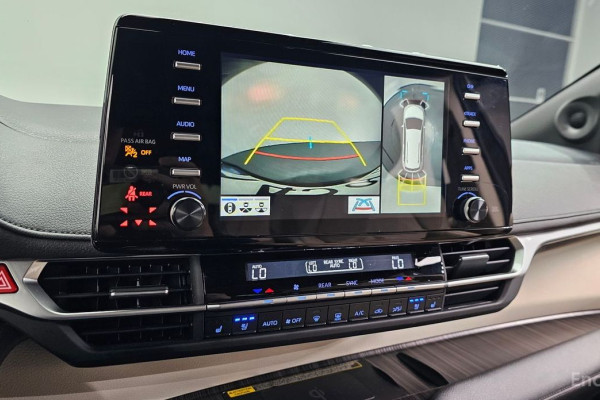 2023 Toyota Sienna с пробегом 72 609 км