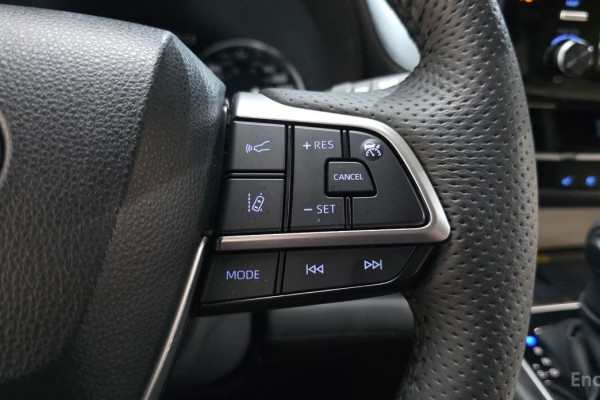 2023 Toyota Sienna с пробегом 54 651 км