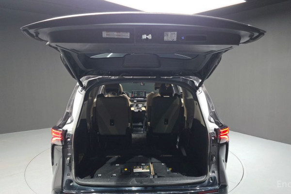 2023 Toyota Sienna с пробегом 57 063 км