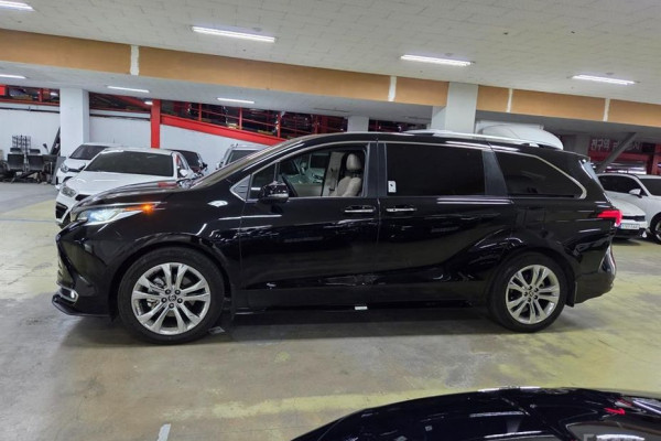 2022 Toyota Sienna с пробегом 42 271 км