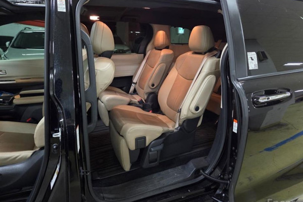 2022 Toyota Sienna с пробегом 42 271 км