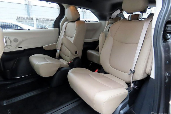 2021 Toyota Sienna с пробегом 77 910 км
