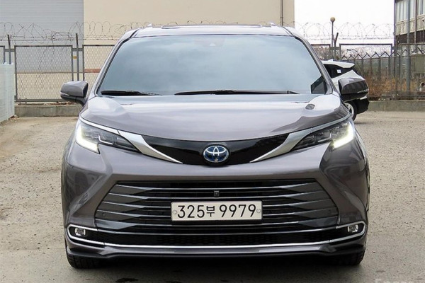 2021 Toyota Sienna с пробегом 77 910 км