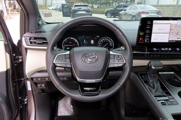 2021 Toyota Sienna с пробегом 77 910 км