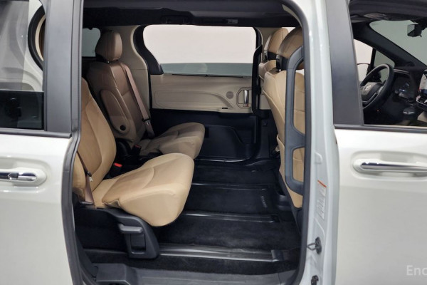 2021 Toyota Sienna с пробегом 97 934 км