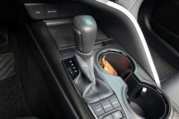 2023 Toyota Camry с пробегом 13 356 км