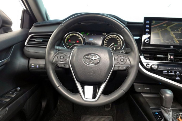 2023 Toyota Camry с пробегом 13 356 км