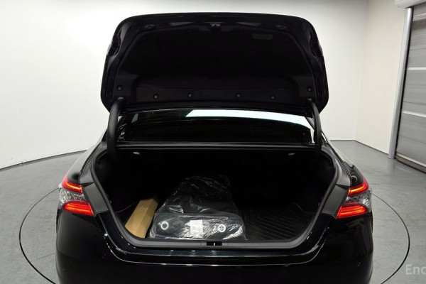 2023 Toyota Camry с пробегом 13 356 км