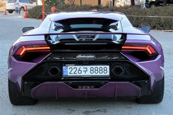 2023 Lamborghini Huracán с пробегом 8 043 км