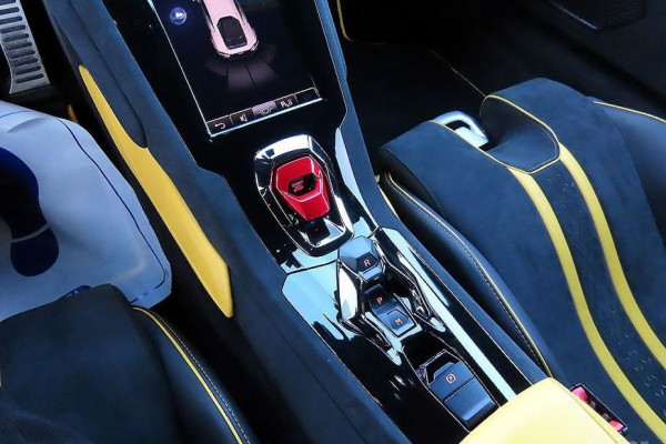 2023 Lamborghini Huracán с пробегом 8 043 км