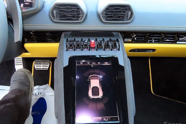 2023 Lamborghini Huracán с пробегом 8 043 км