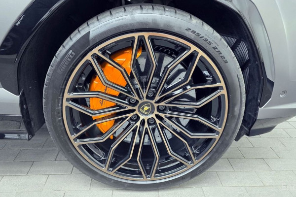 2025 Lamborghini Urus с пробегом 2 611 км