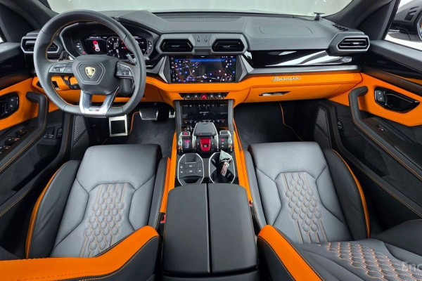 2025 Lamborghini Urus с пробегом 2 611 км