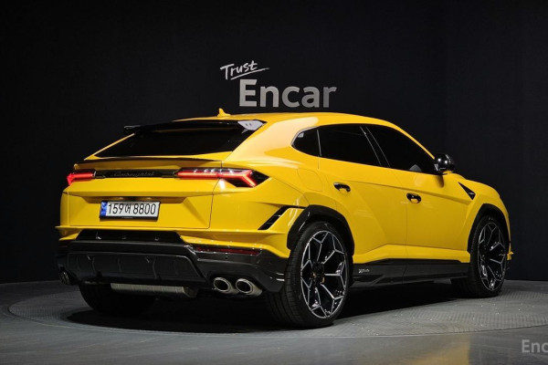 2023 Lamborghini Urus с пробегом 4 500 км